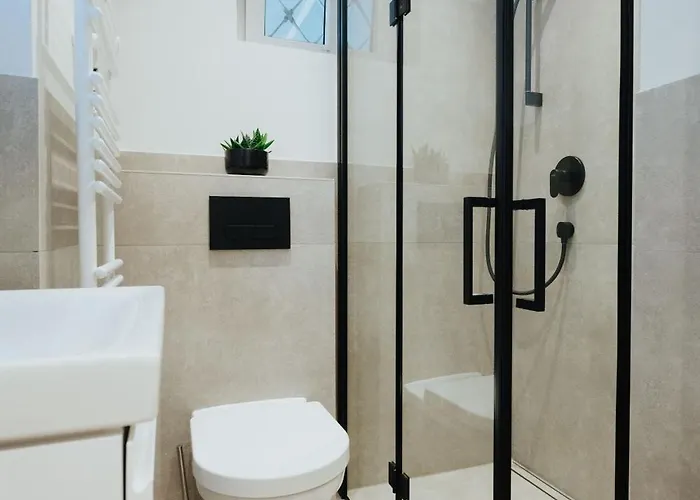 Stylish 2 App In Trendy District Of Apartment *